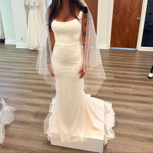 Justin Alexander wedding dress never been worn size 0 new in the box